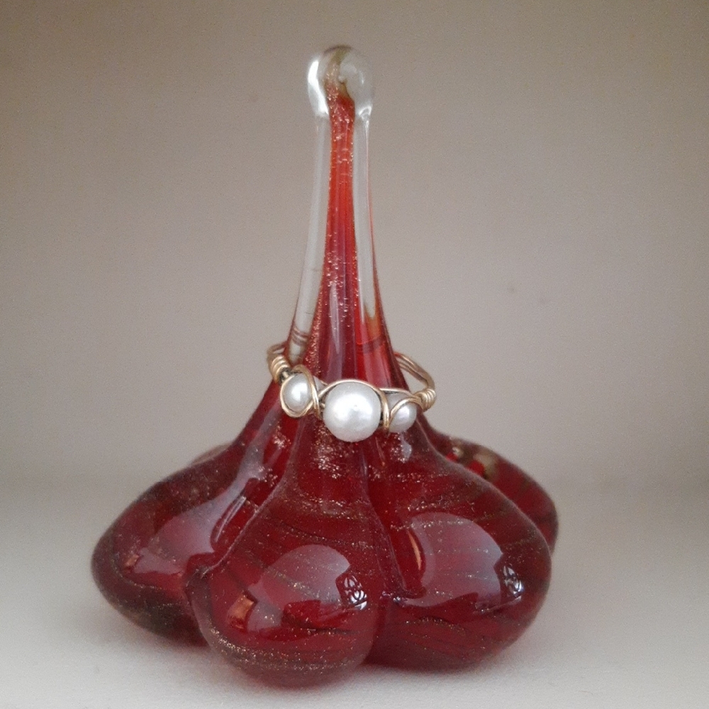 Elegant Pearl and Gold Ring